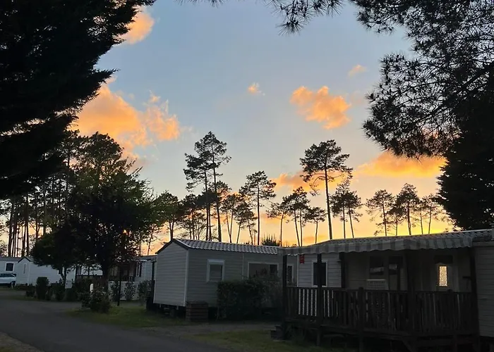 Sbvacances Entierement Equipe Et Confort Grand 2ch Avec Parentale Et 2 Sdb Dans 4 Etoiles Campingplads Saint-Julien-en-Born