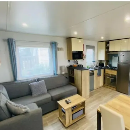 Sbvacances Entierement Equipe Et Tout Confort Grand 2Ch Avec Suite Parentale Et 2 Sdb Dans Camping 4 Etoiles Campsite *