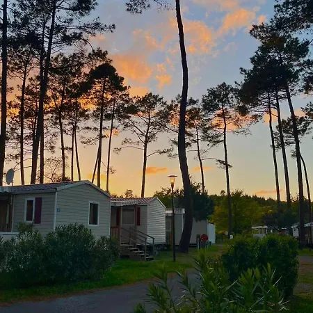Sbvacances Entierement Equipe Et Tout Confort Grand 2Ch Avec Suite Parentale Et 2 Sdb Dans Camping 4 Etoiles Campsite Saint-Julien-en-Born